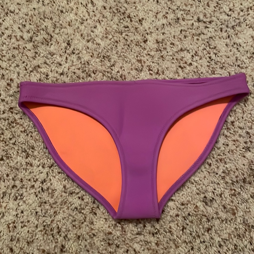 Triangl neoprene swimsuit bottoms Size Medium NWOT